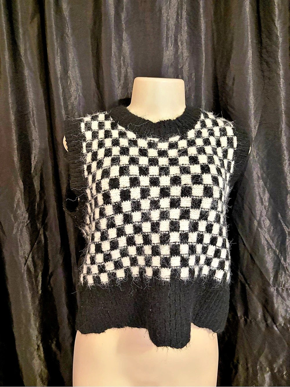 The Ish Checkered Crew Neck Sweater Size Small